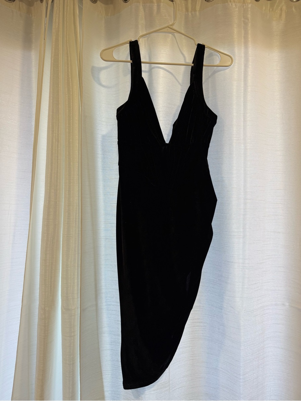 Boohoo Black Asymmetrical V-Neck velvet Dress